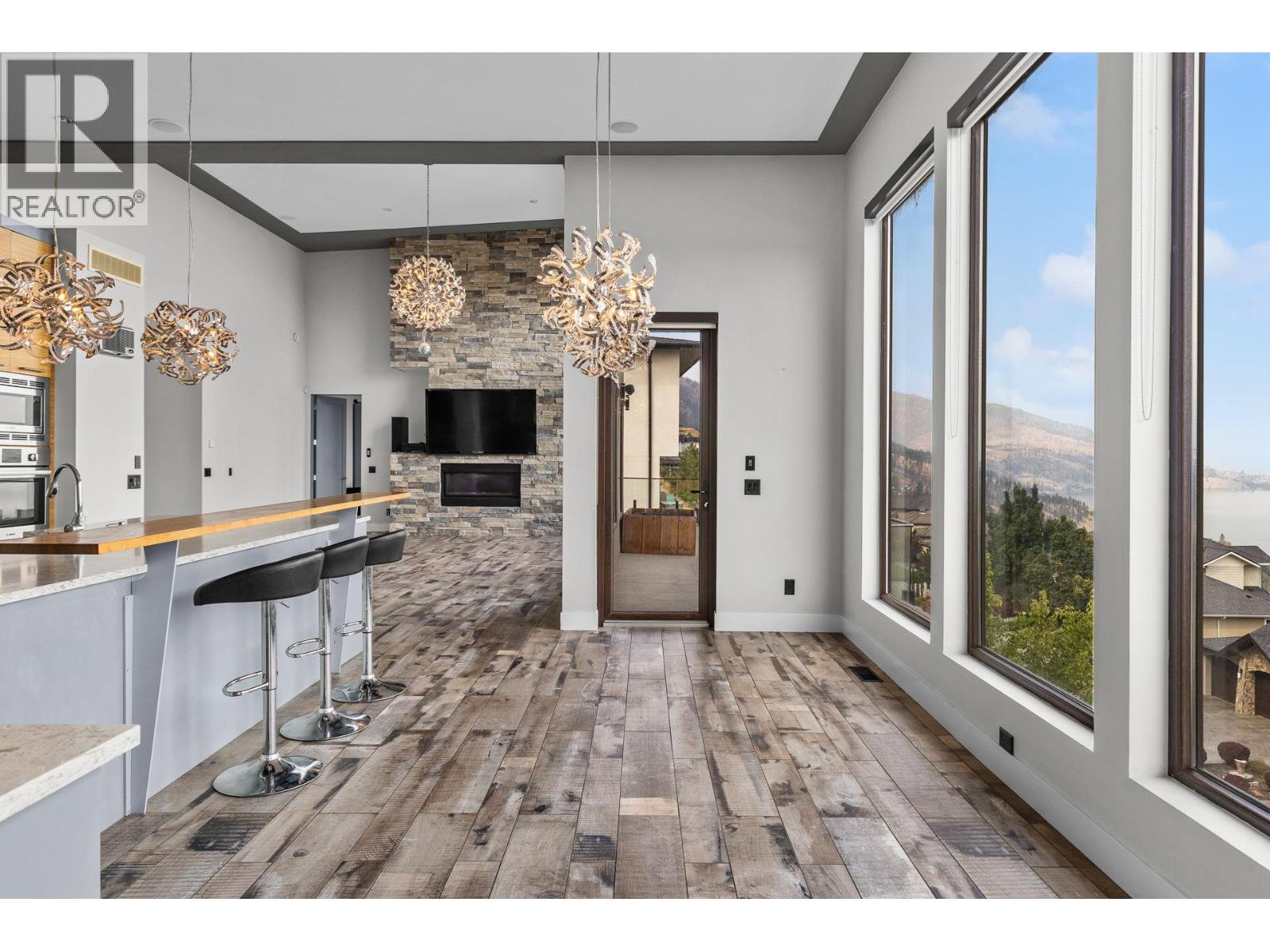 1851 Diamond View Drive
