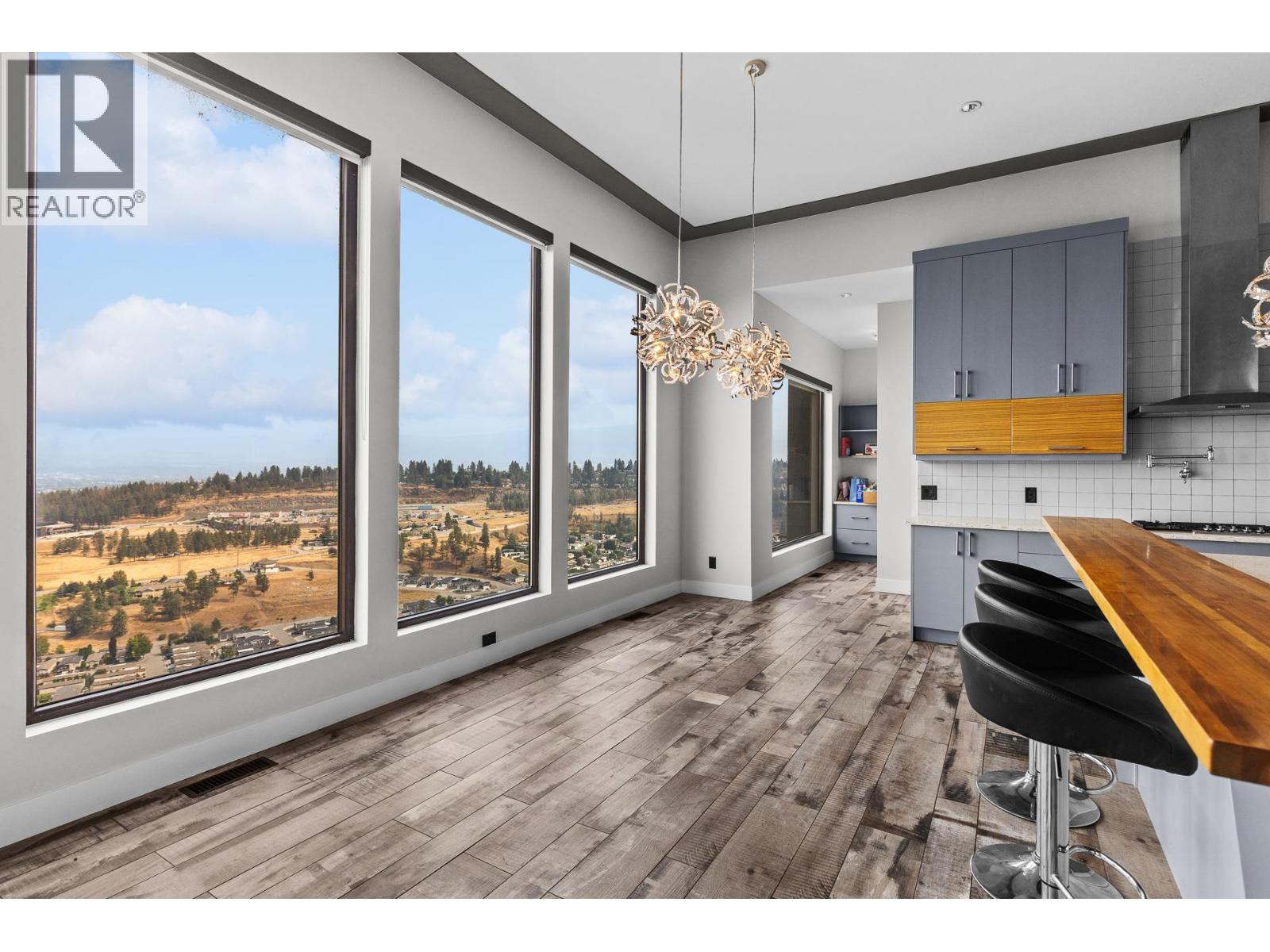 1851 Diamond View Drive