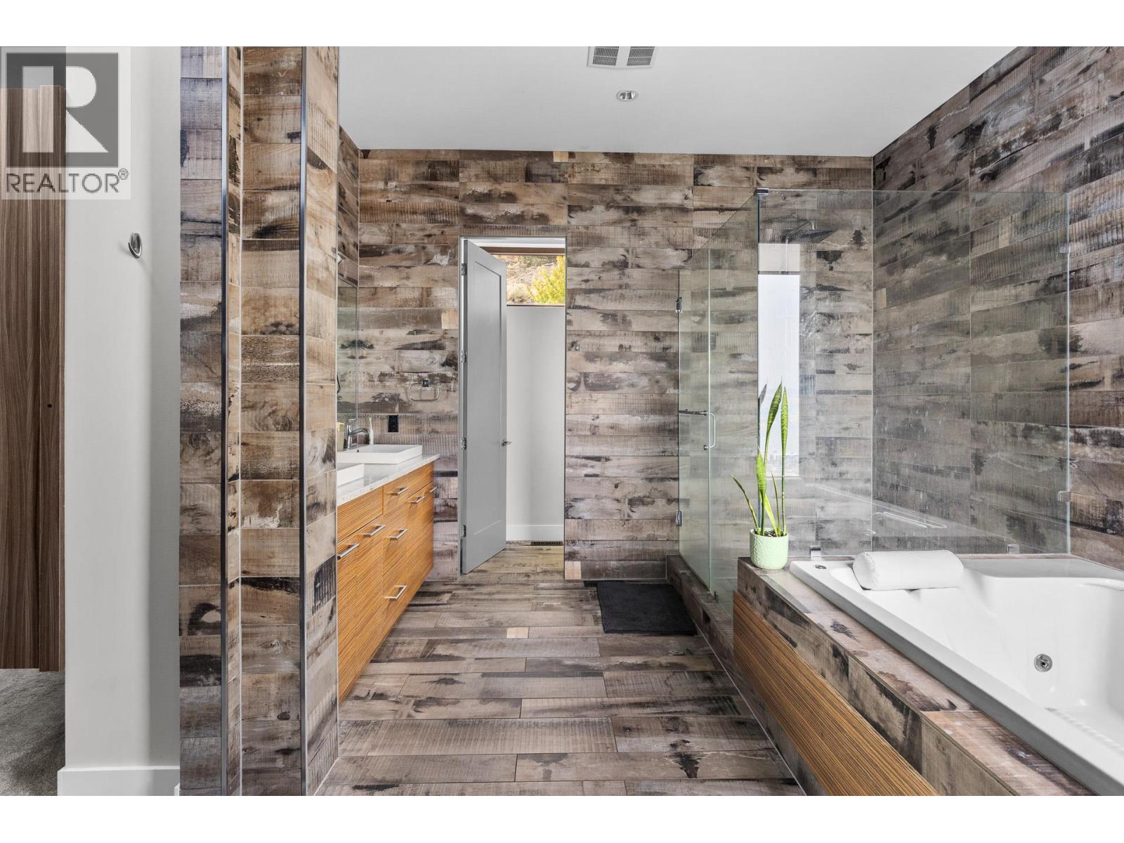 1851 Diamond View Drive