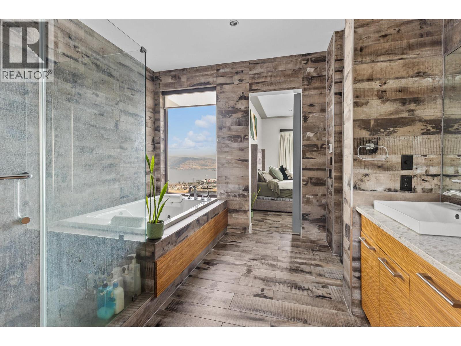 1851 Diamond View Drive