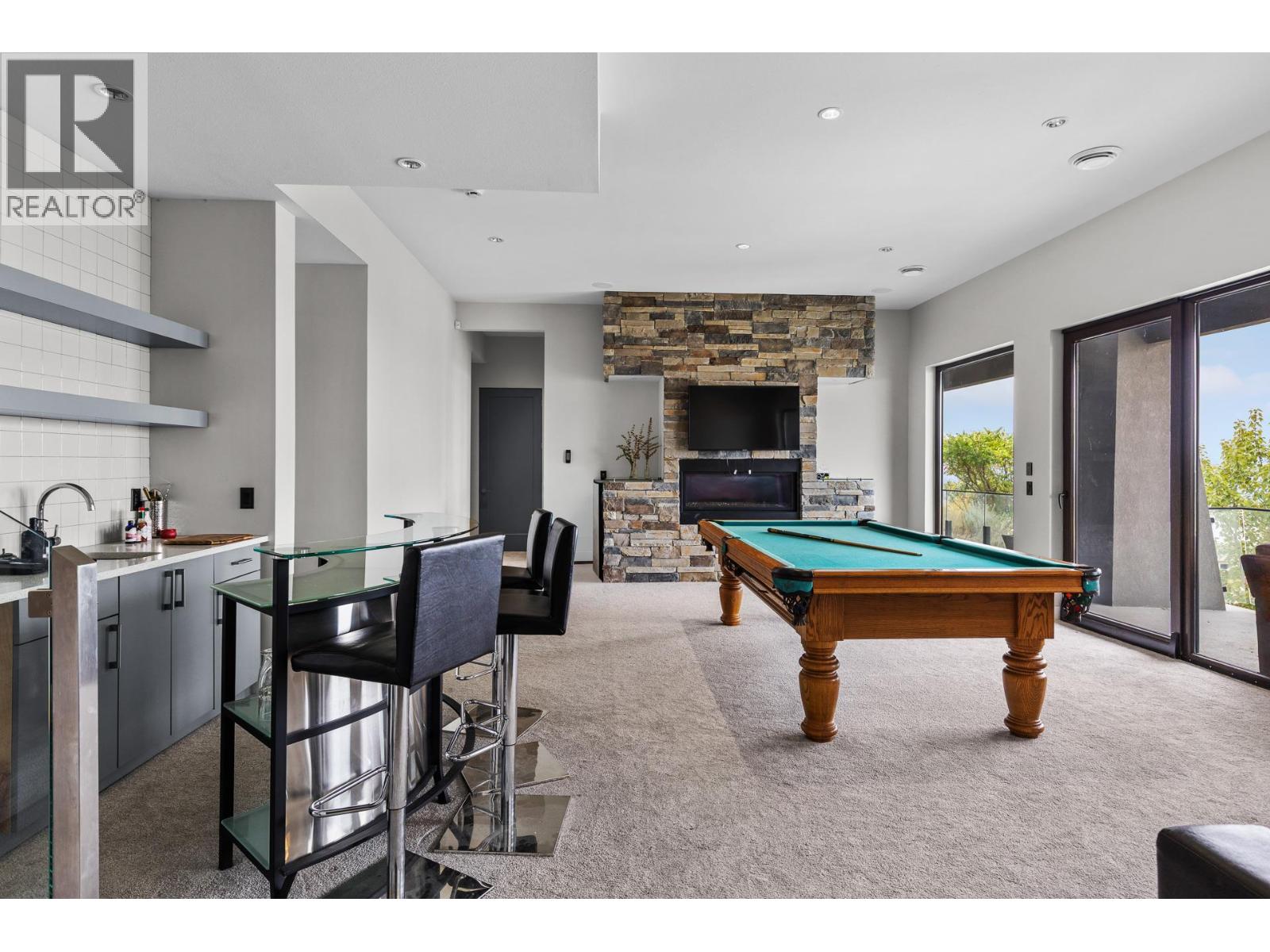 1851 Diamond View Drive