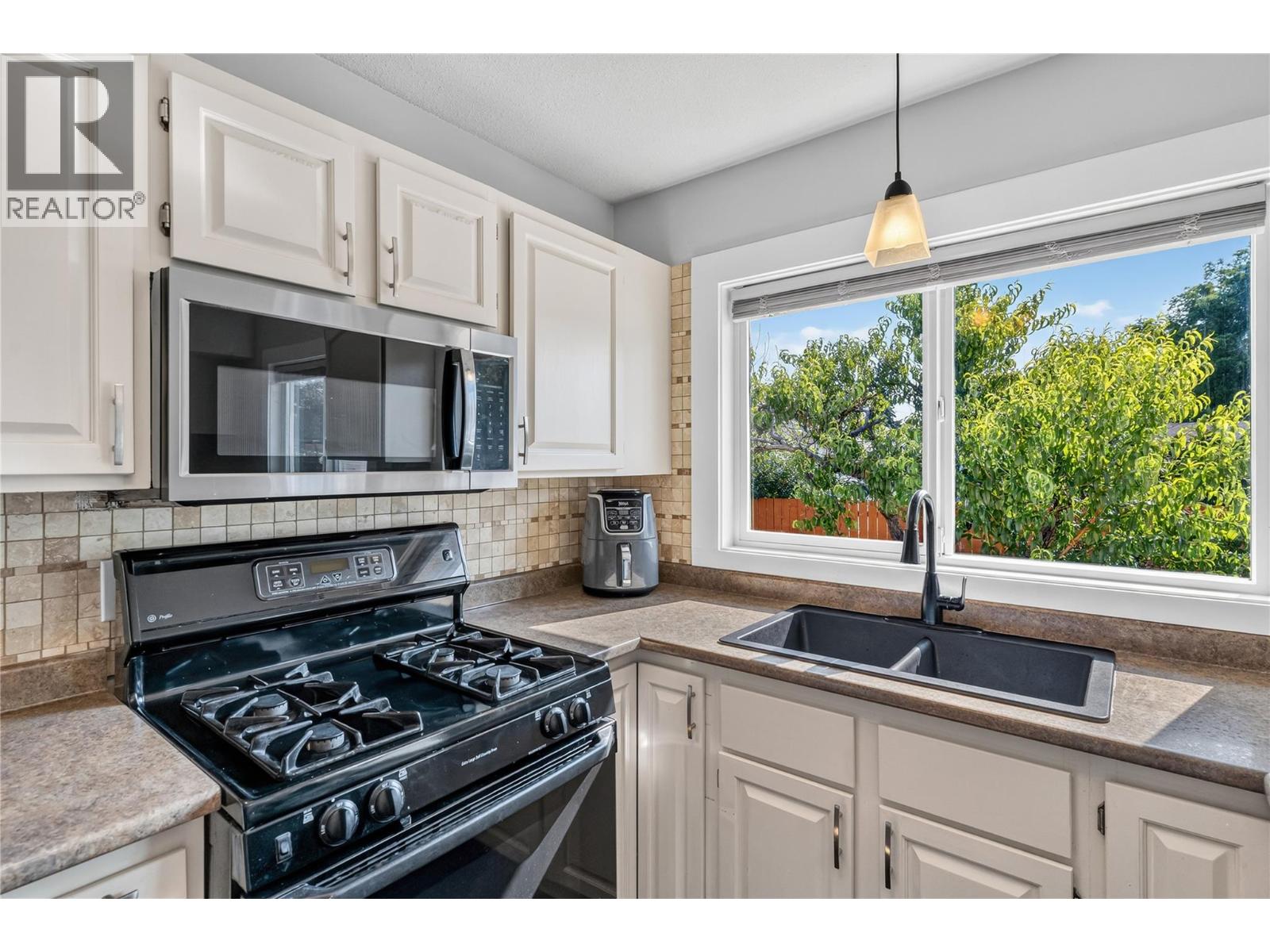 4201 Lakeshore Road