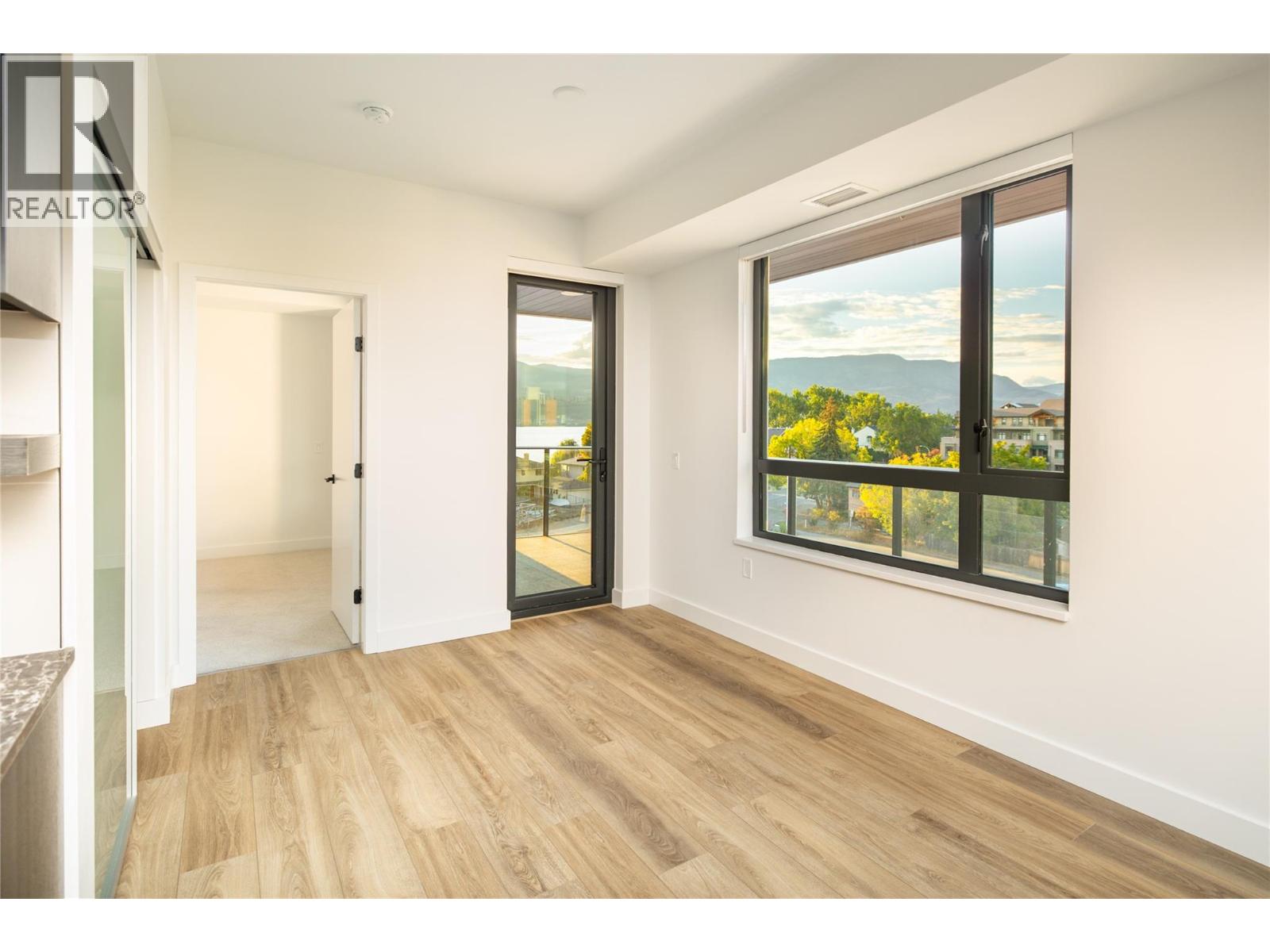 3051 Abbott Street Unit# 401