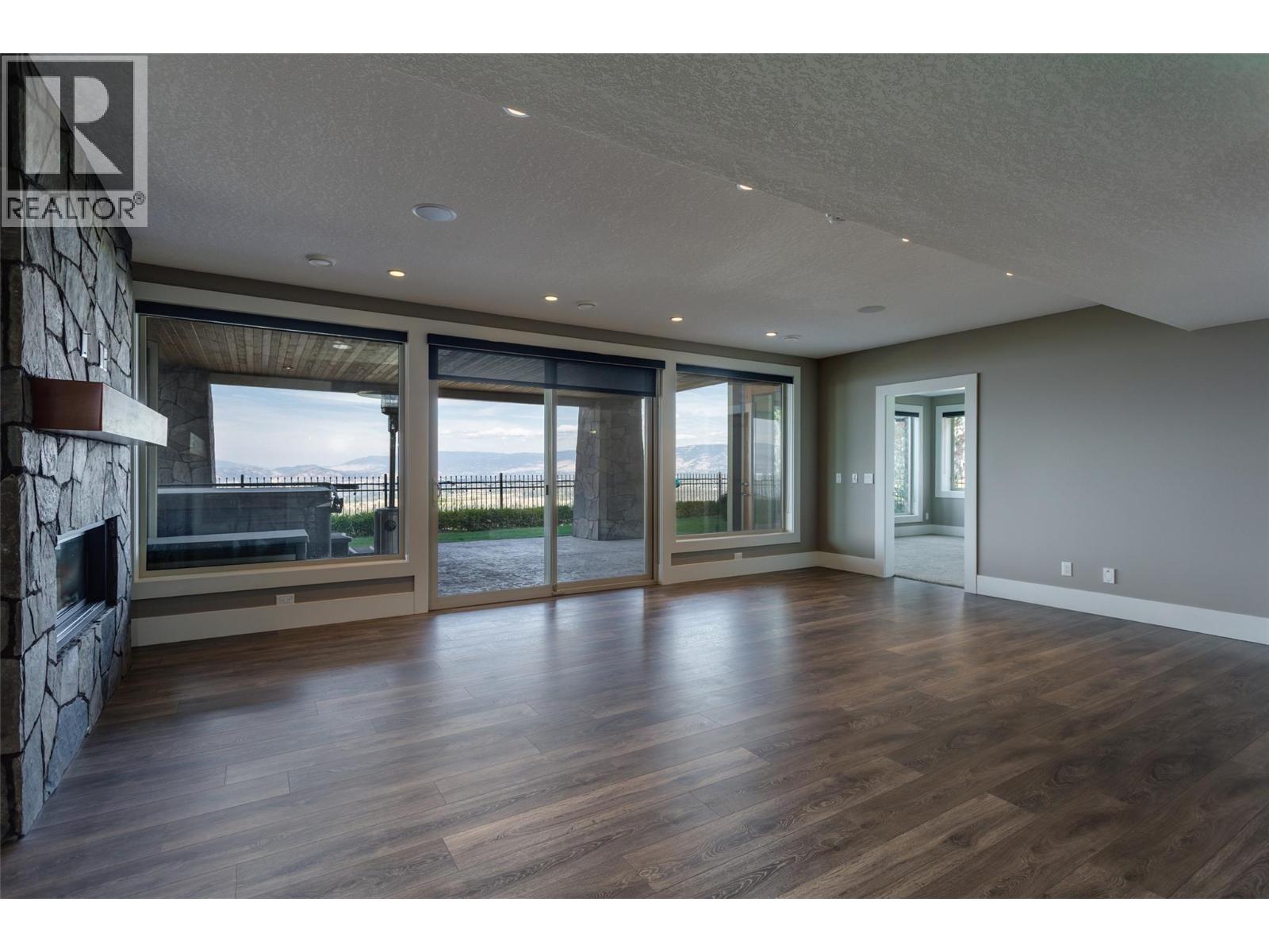 1002 Hewetson Avenue