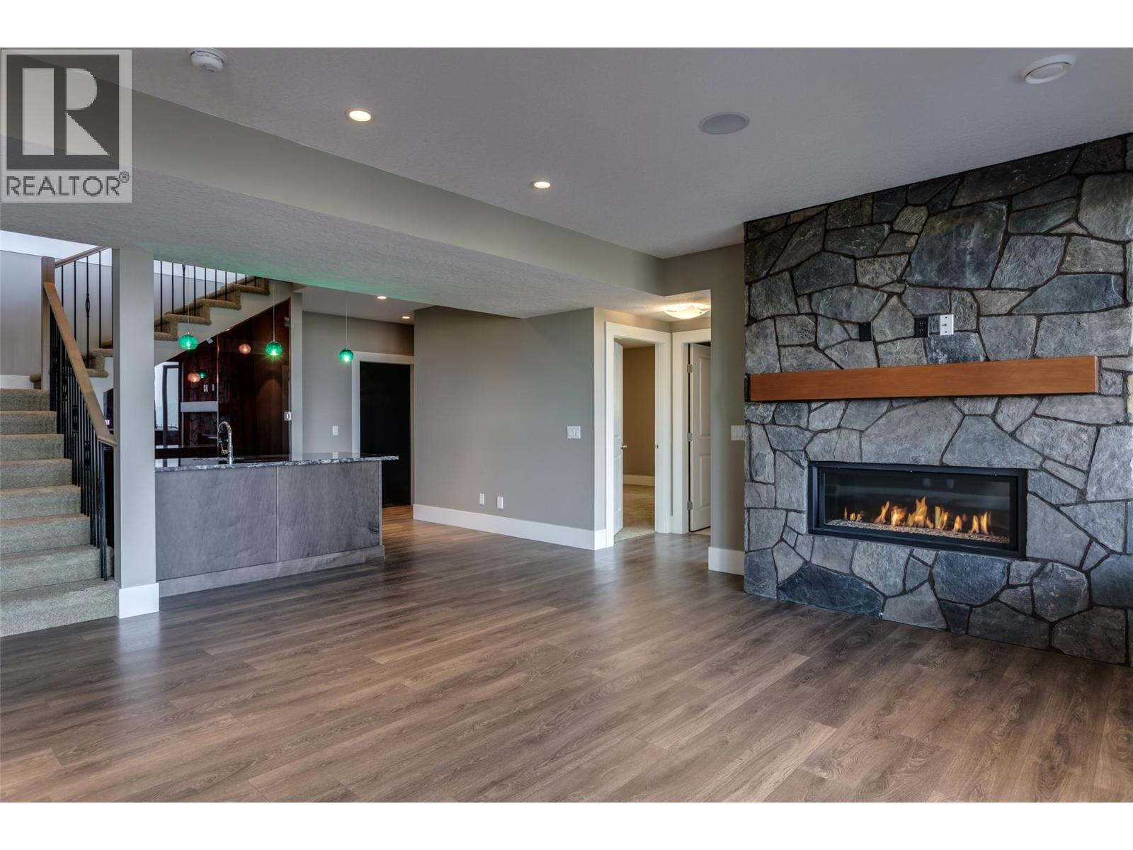 1002 Hewetson Avenue