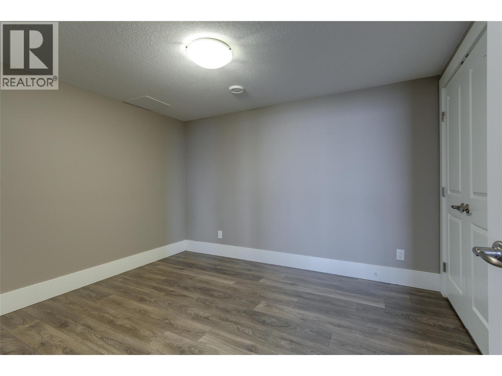1002 Hewetson Avenue