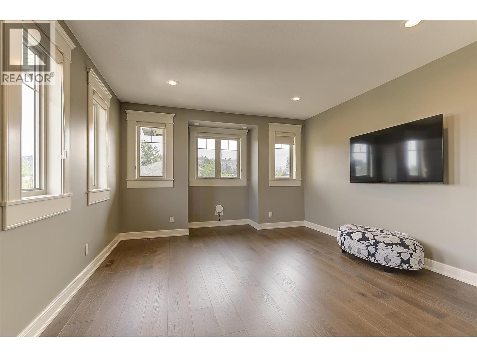 4466 Rattenbury Court