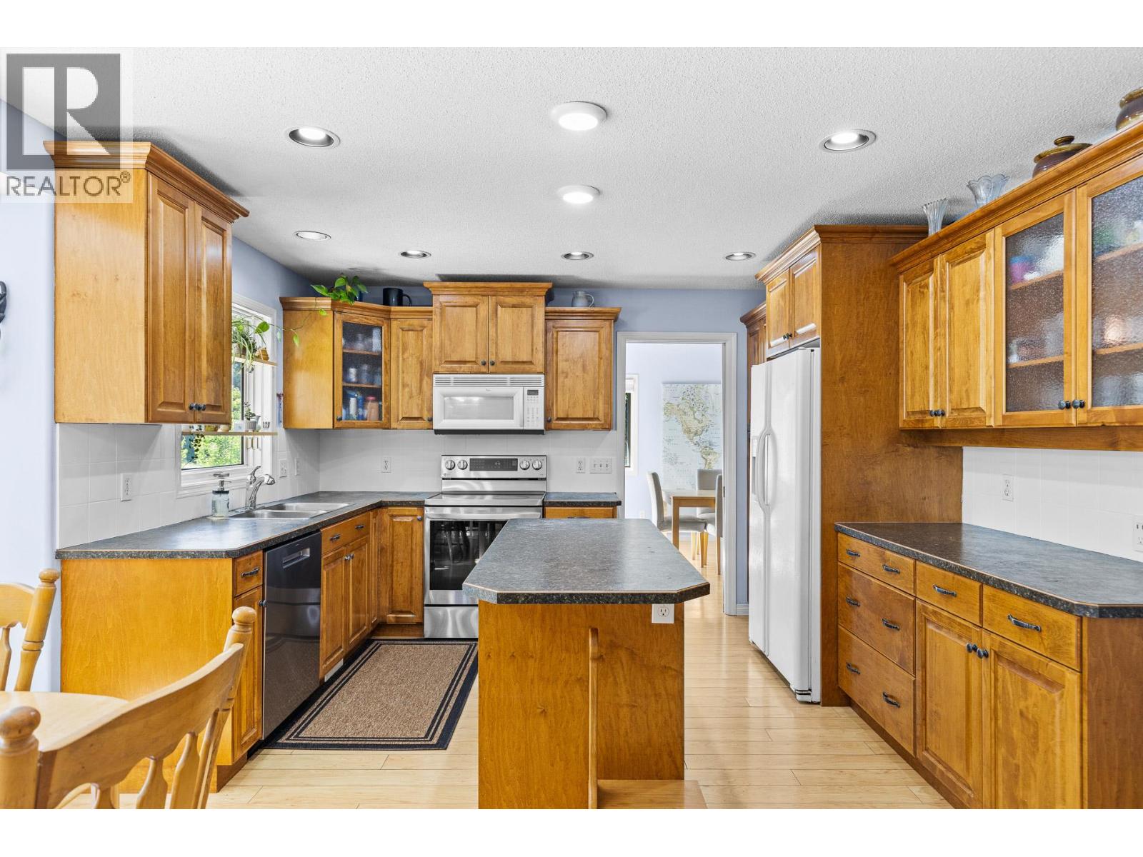4015 Mahonia Drive