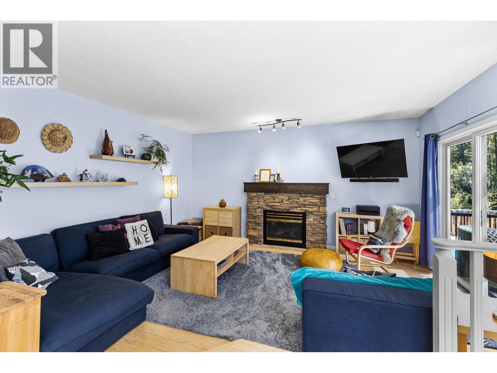 4015 Mahonia Drive