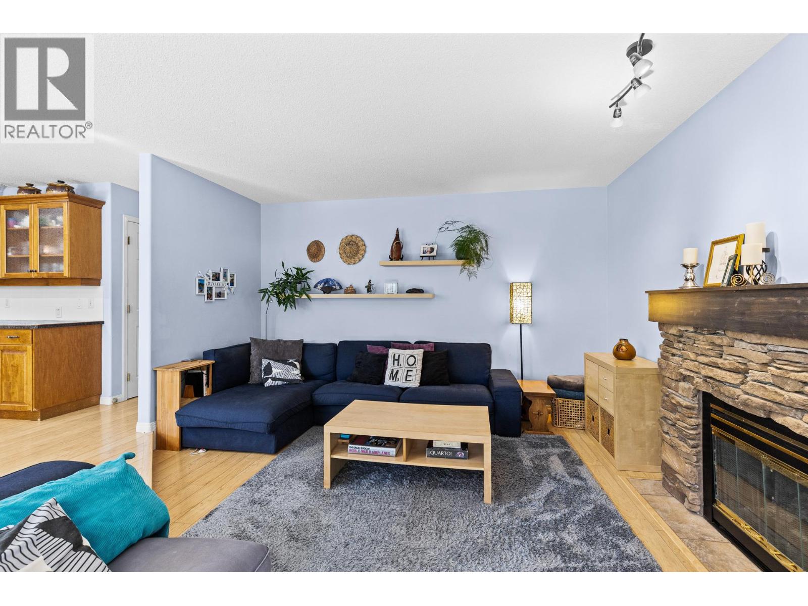 4015 Mahonia Drive