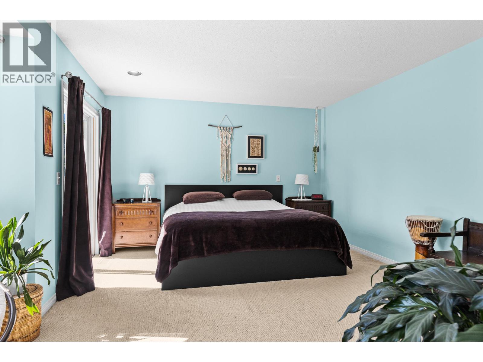 4015 Mahonia Drive