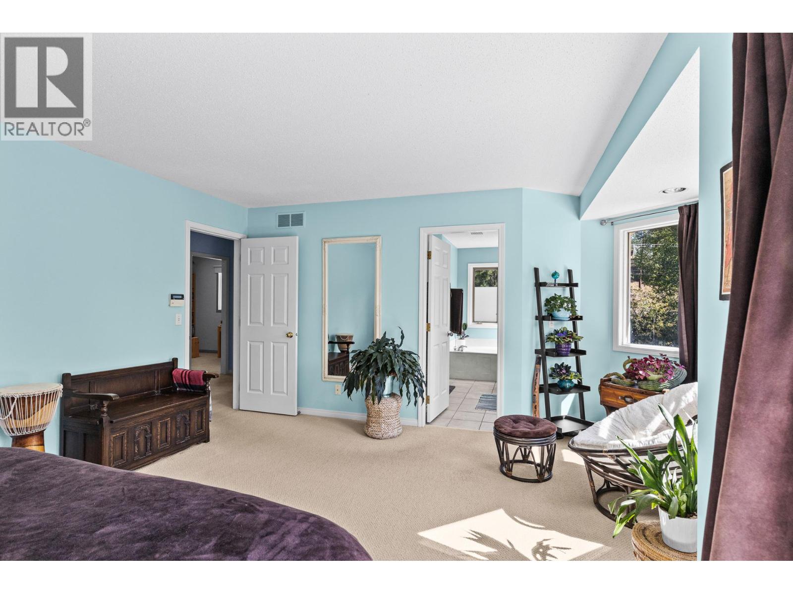 4015 Mahonia Drive