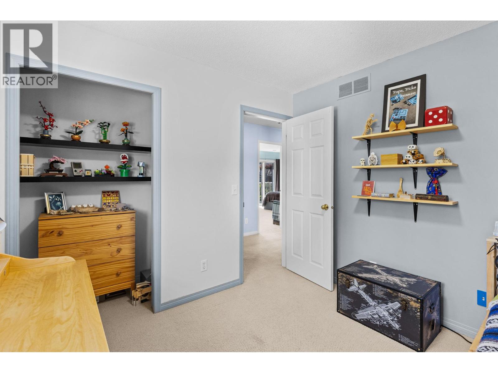 4015 Mahonia Drive