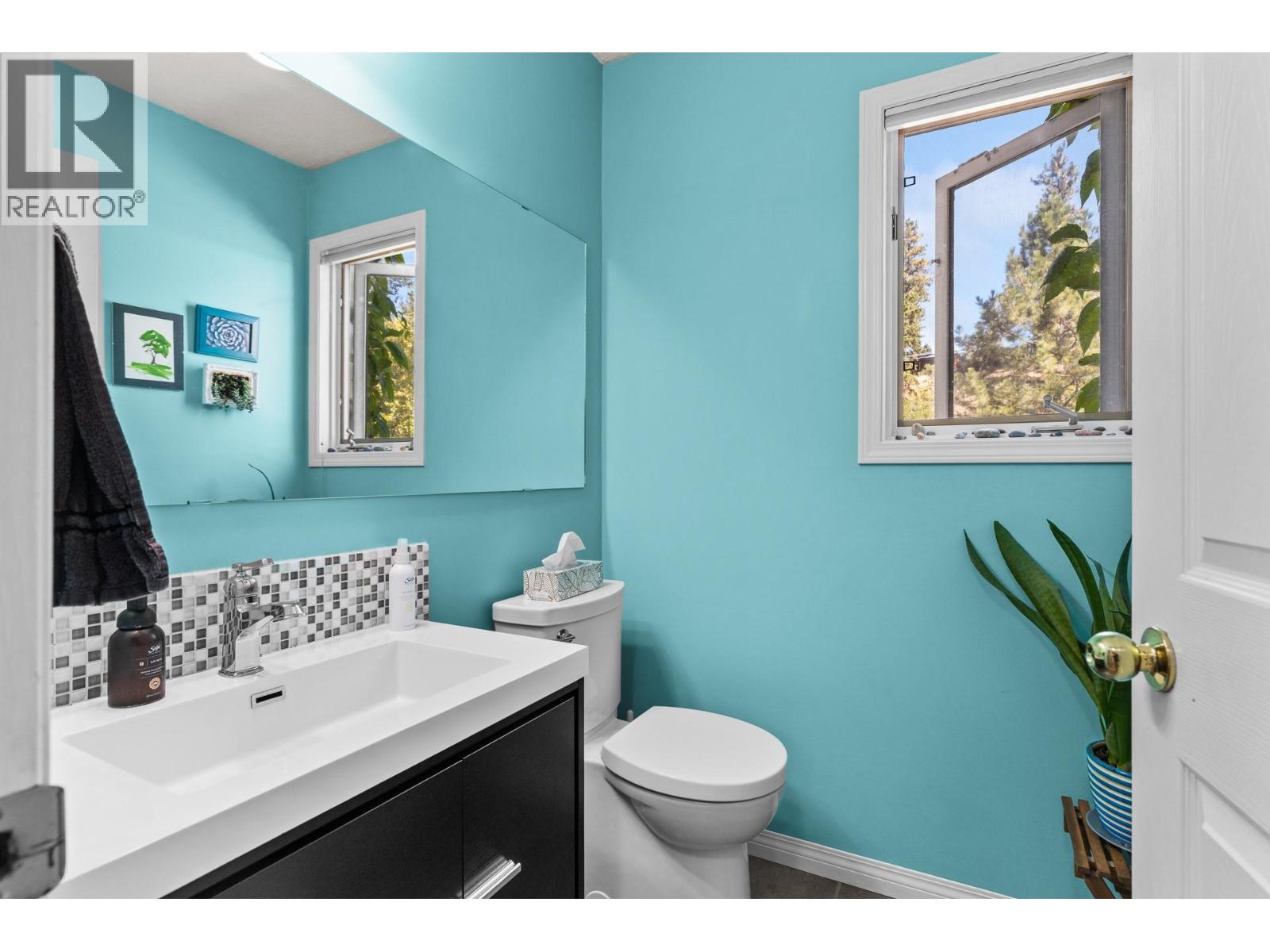 4015 Mahonia Drive