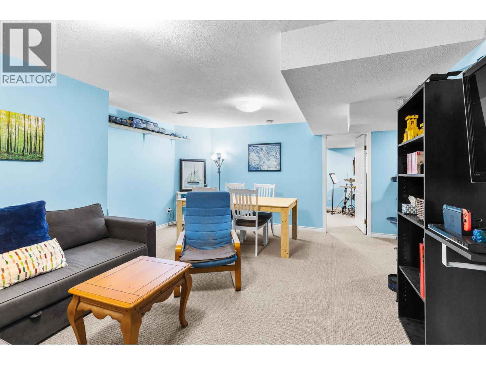4015 Mahonia Drive