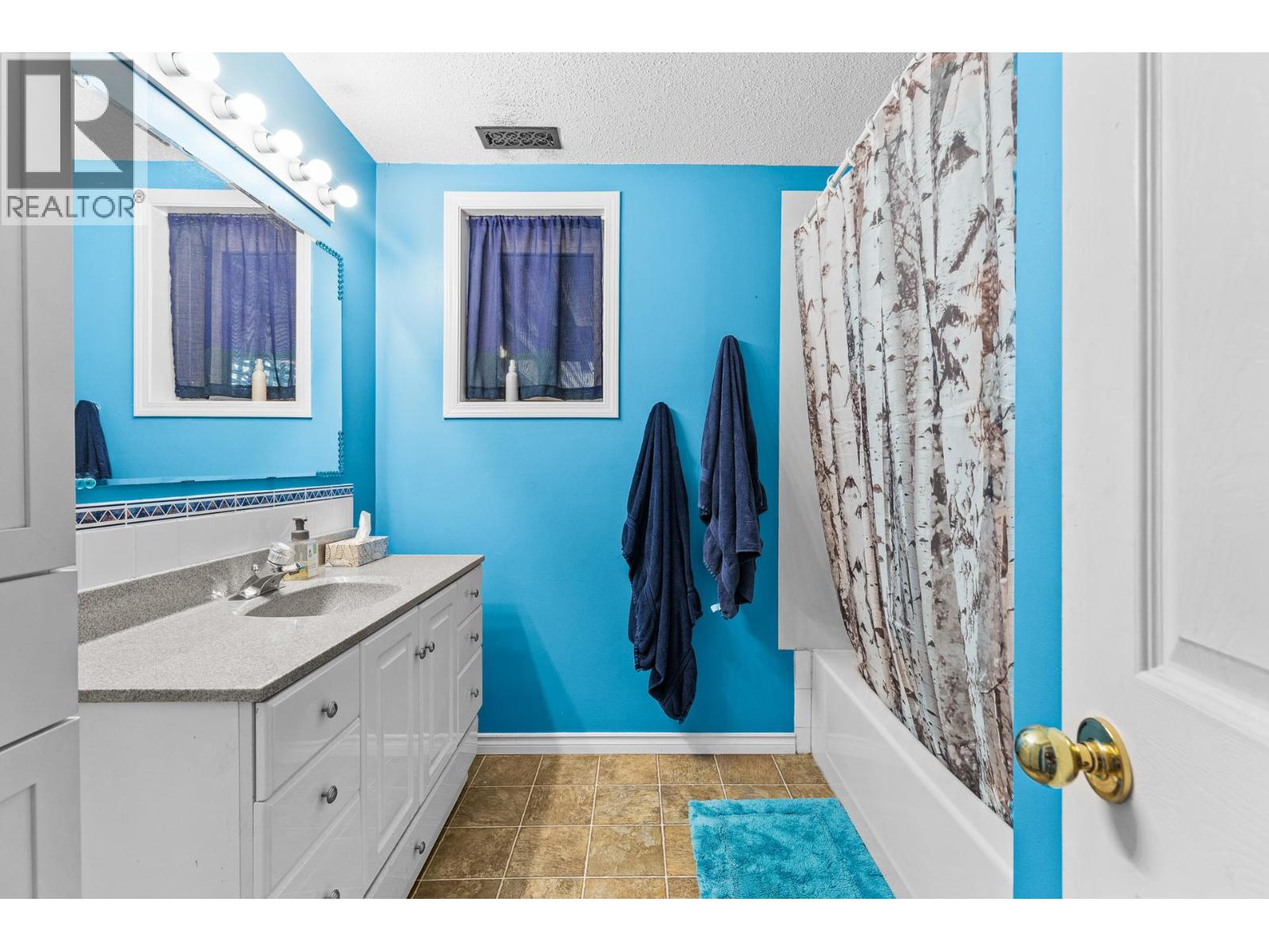 4015 Mahonia Drive