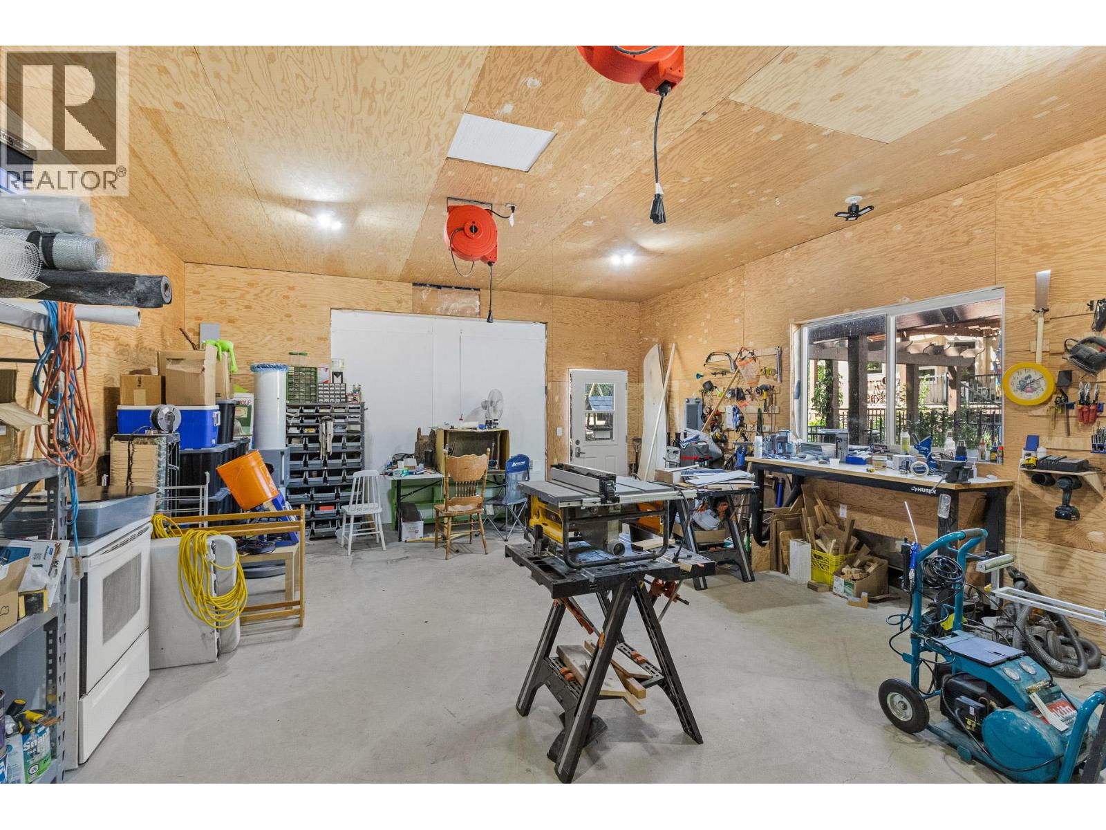 4015 Mahonia Drive
