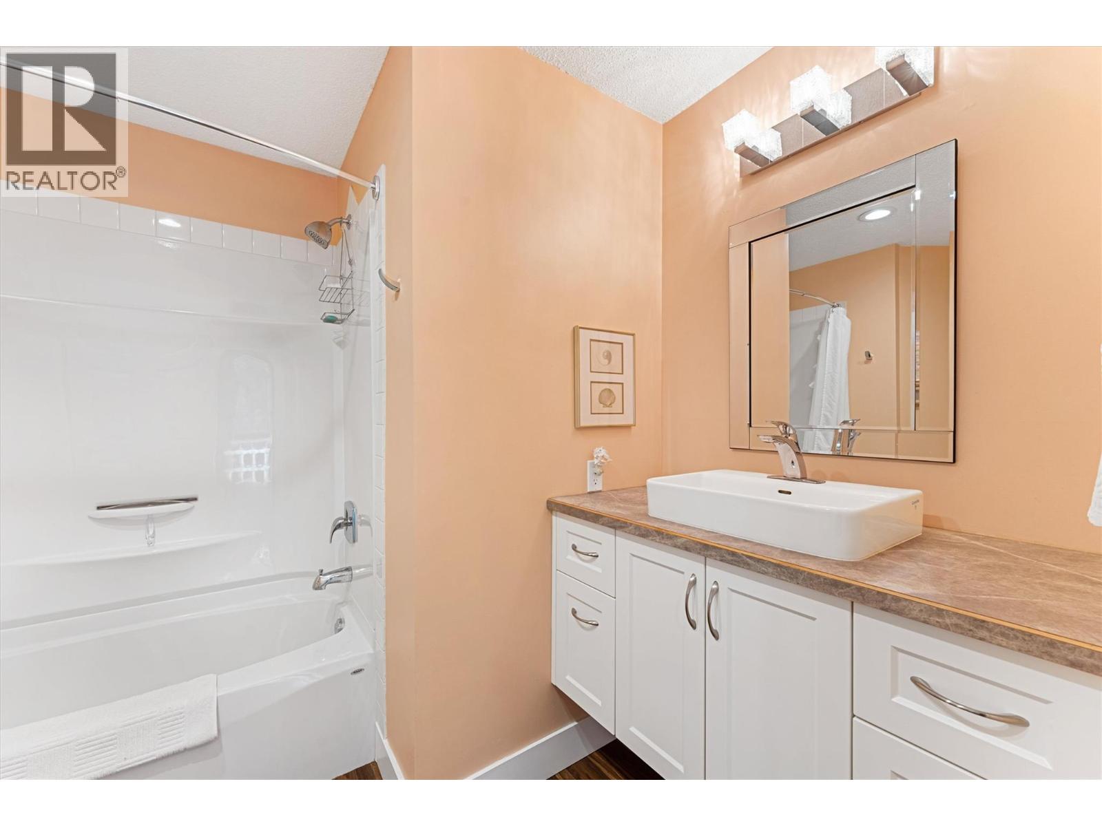 539 Sutherland Avenue Unit# 106
