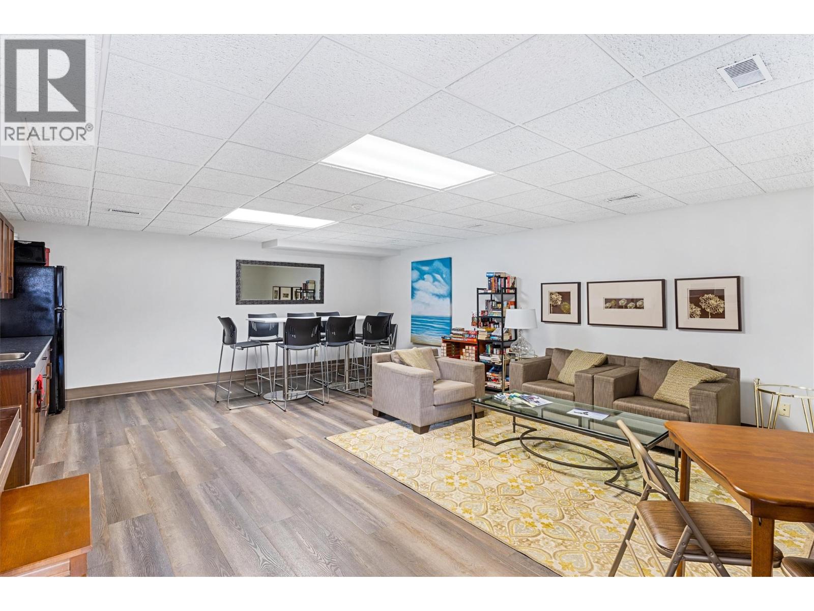 539 Sutherland Avenue Unit# 106