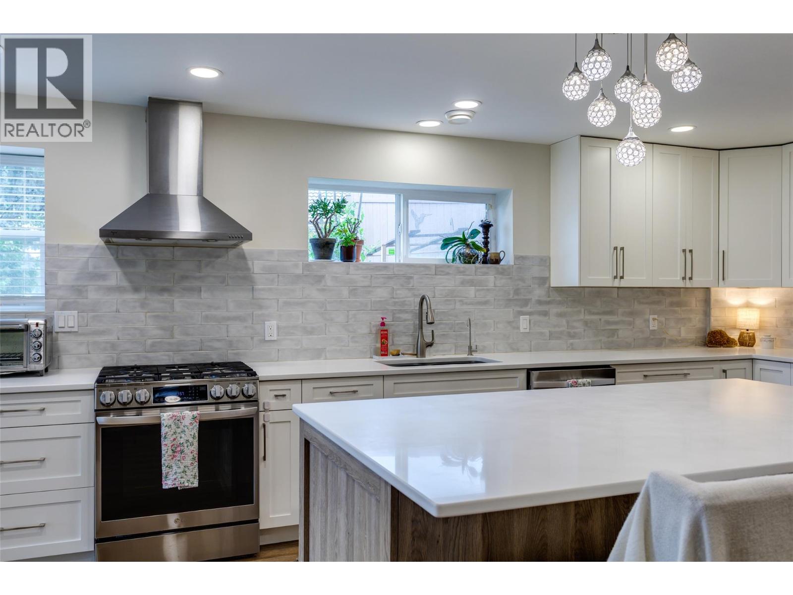 3080 Quail Crescent