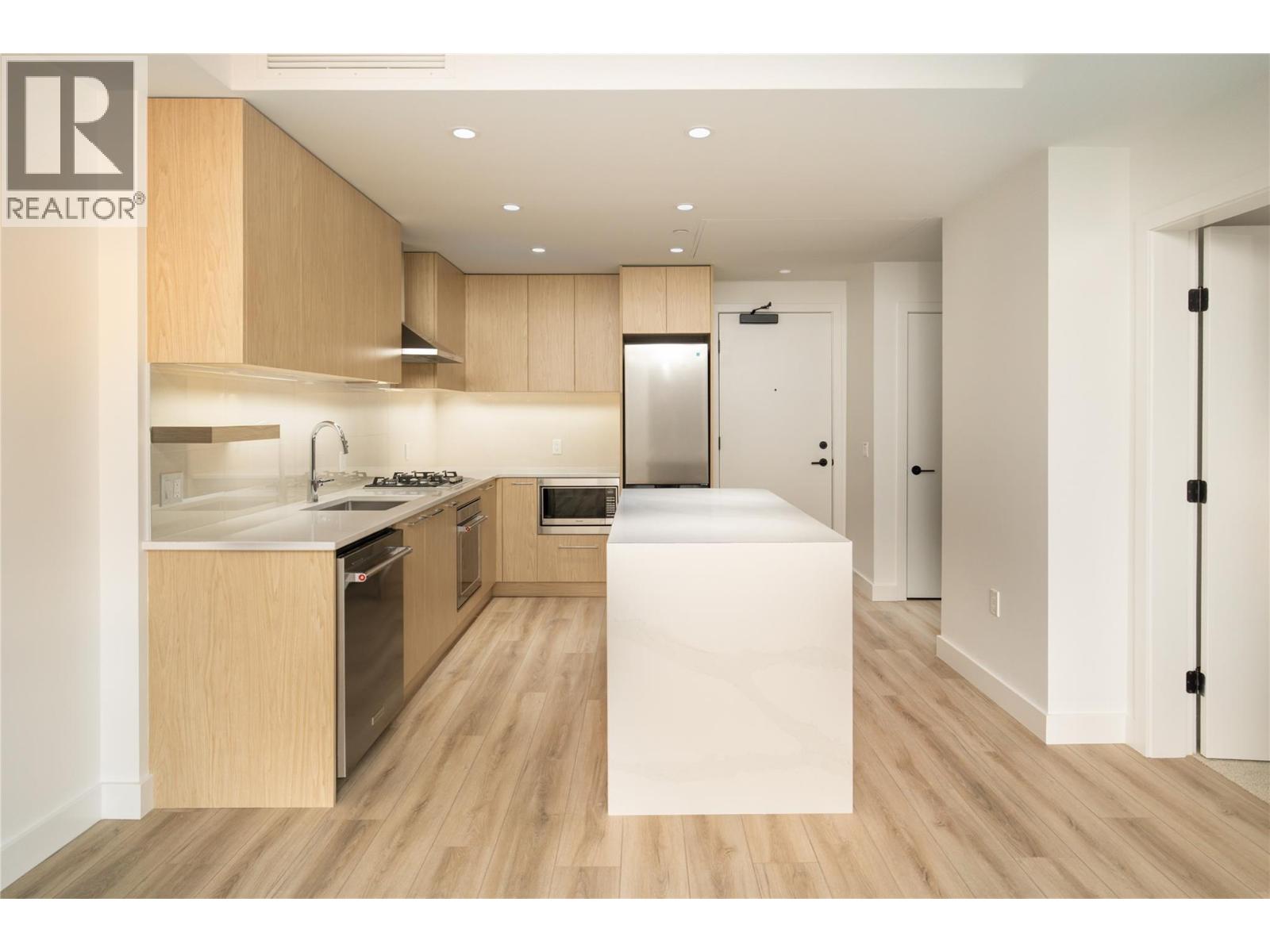3051 Abbott Street Unit# 206