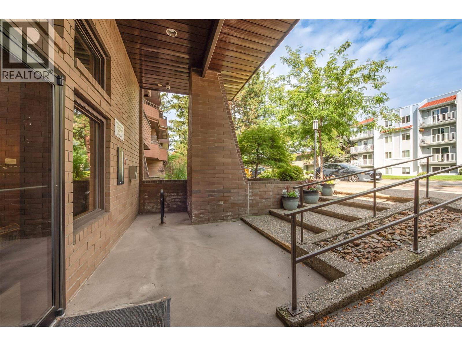 983 Bernard Avenue Unit# 206