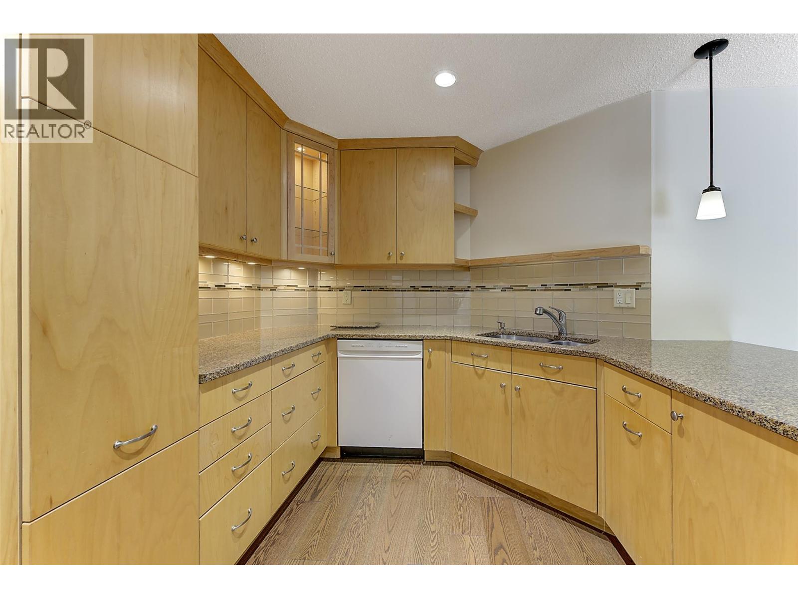 983 Bernard Avenue Unit# 206
