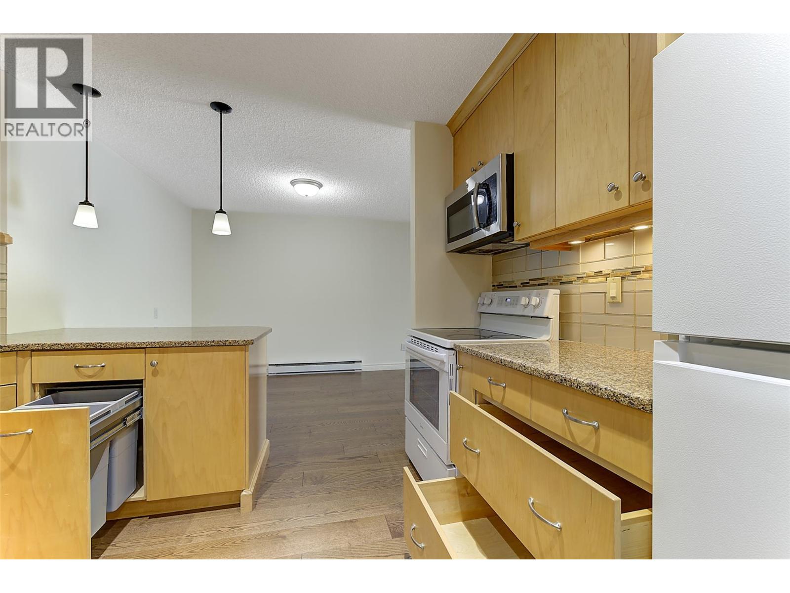 983 Bernard Avenue Unit# 206