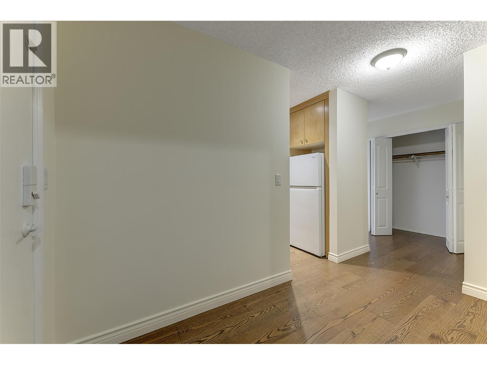 983 Bernard Avenue Unit# 206
