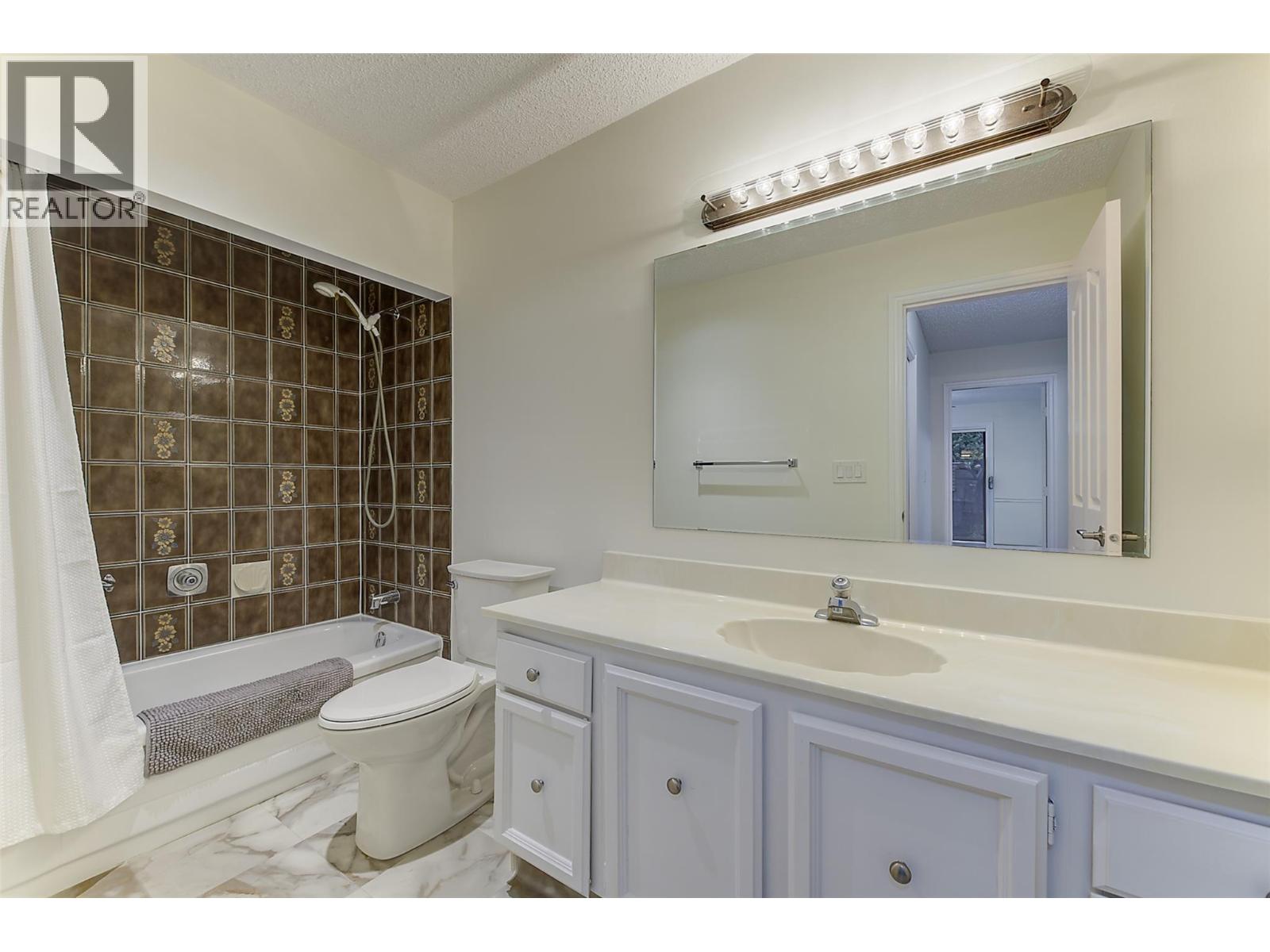 983 Bernard Avenue Unit# 206