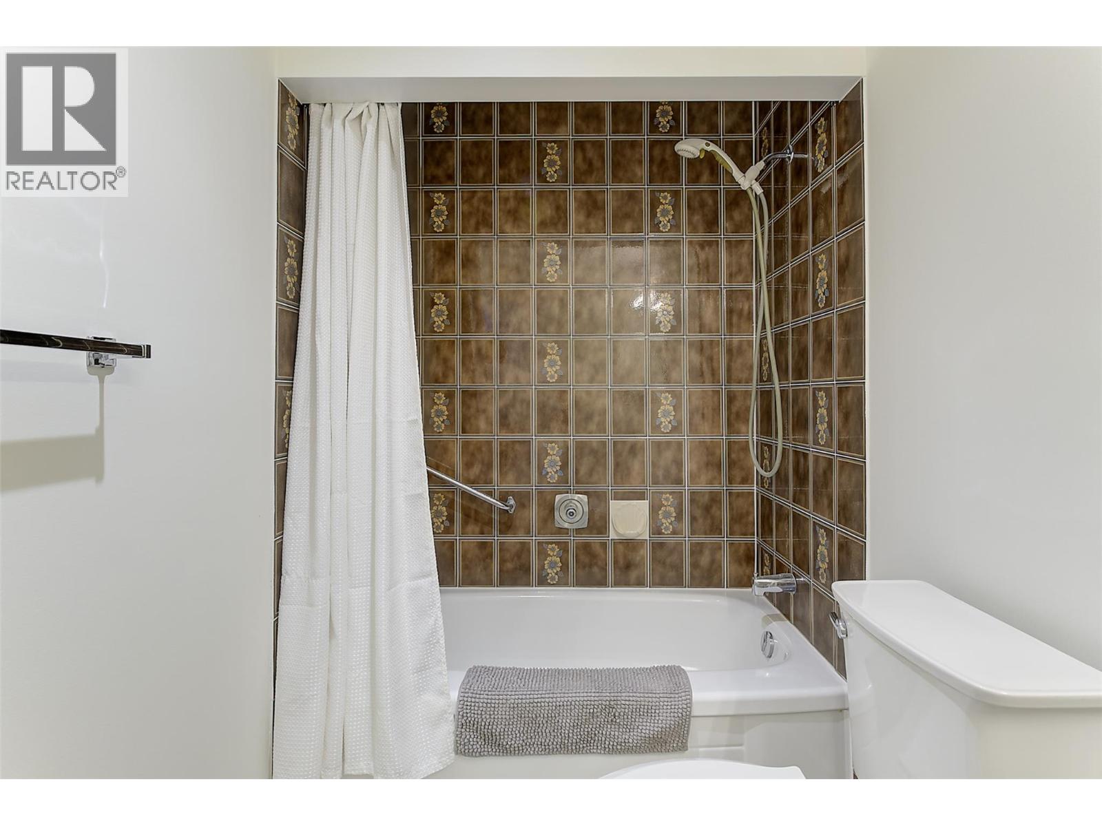983 Bernard Avenue Unit# 206
