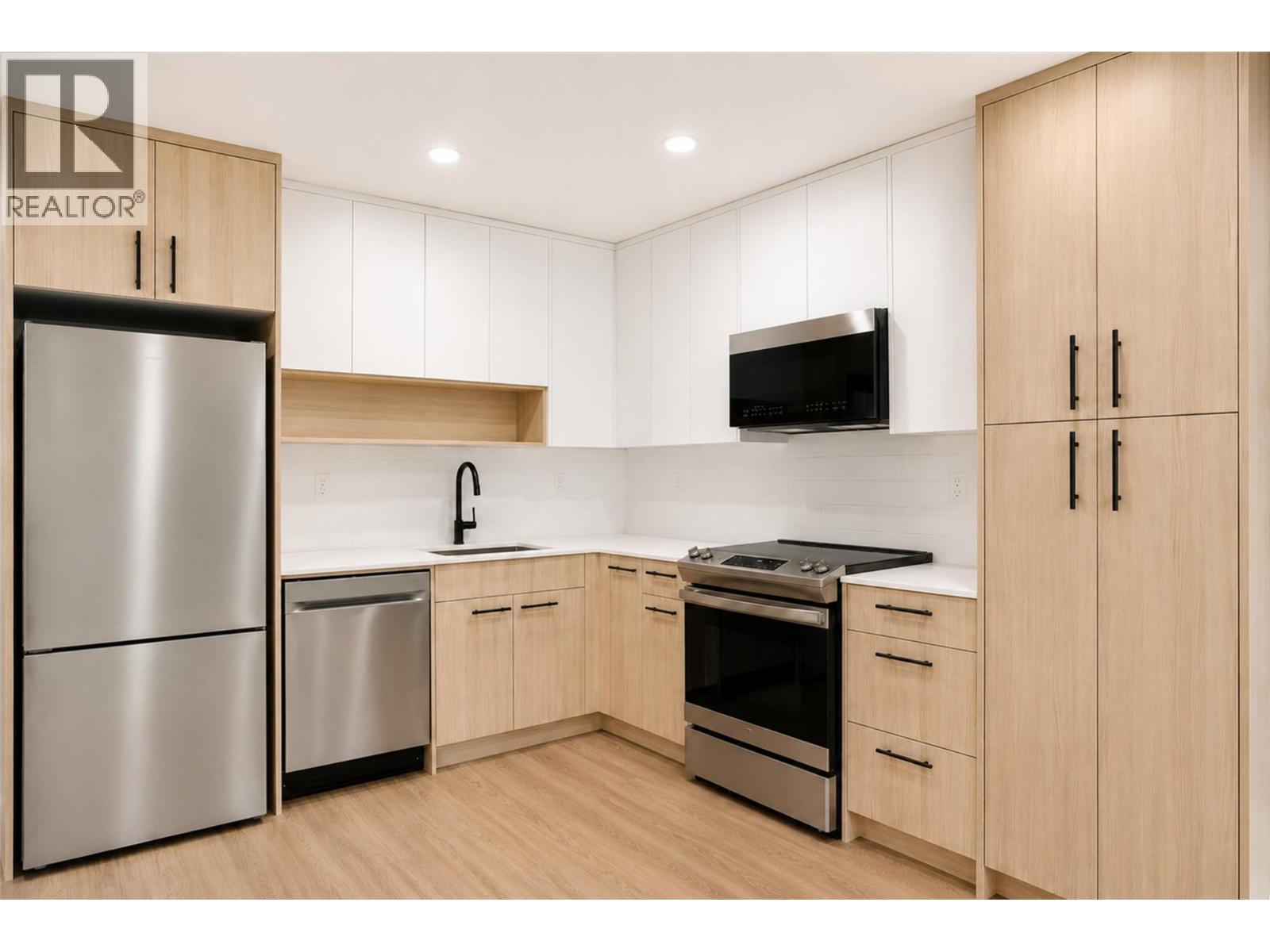 1380 Pridham Avenue Unit# 201