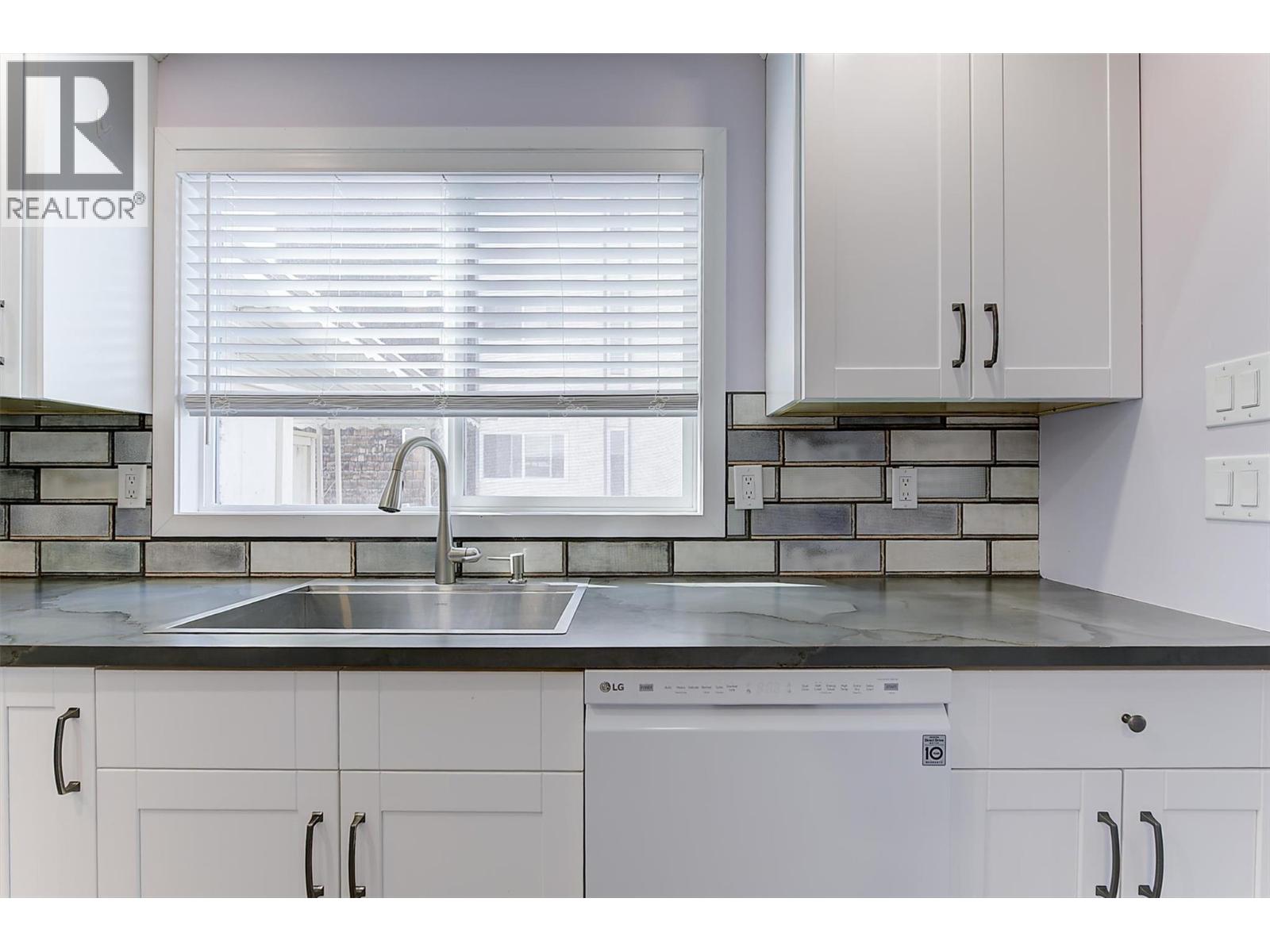 625 Rowcliffe Avenue Unit# 101