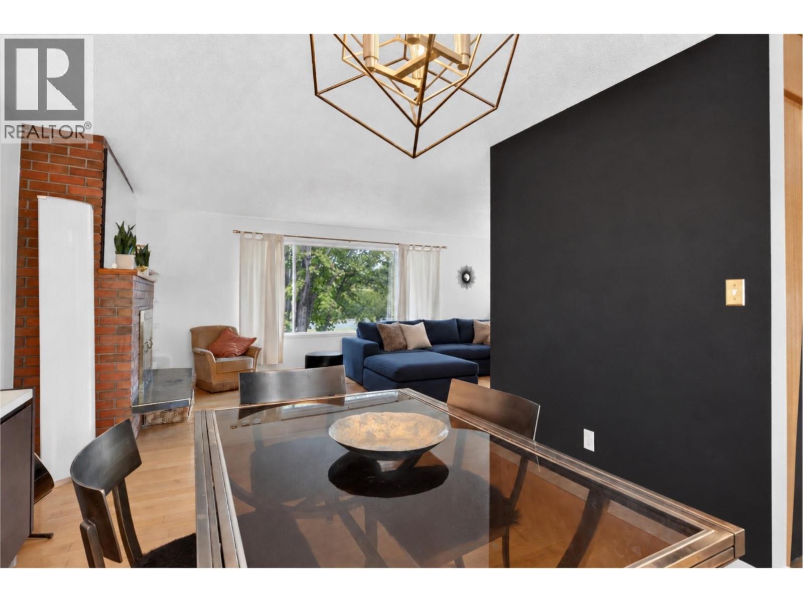 1387 Gordon Drive