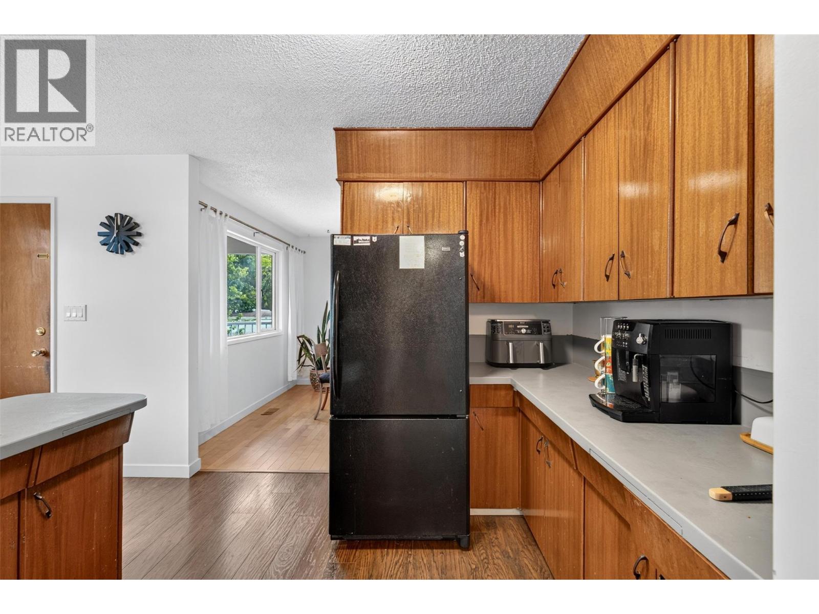 1387 Gordon Drive