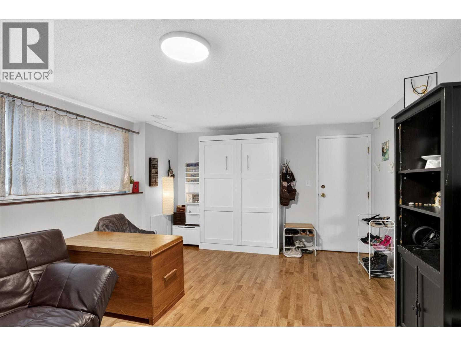 1387 Gordon Drive
