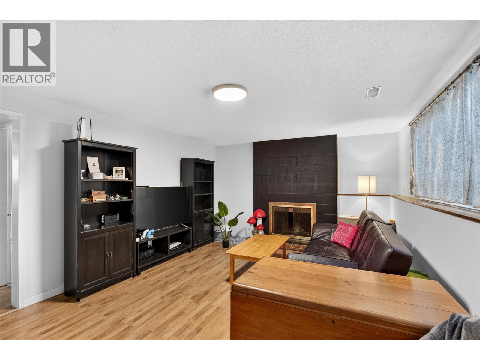 1387 Gordon Drive