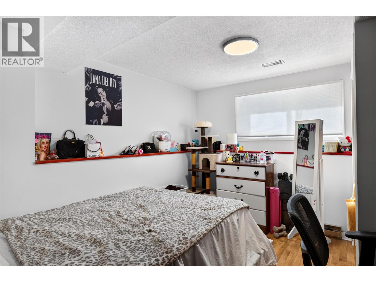 1387 Gordon Drive