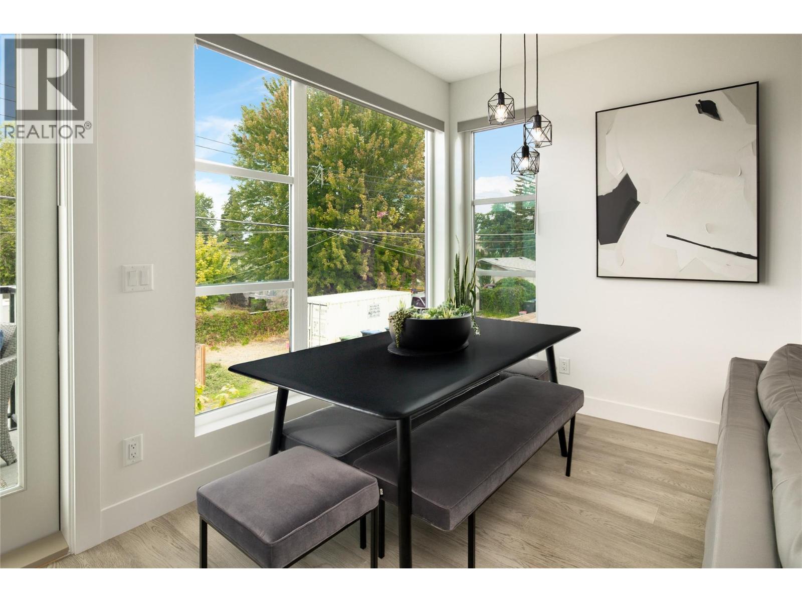 798 WARDLAW Avenue
