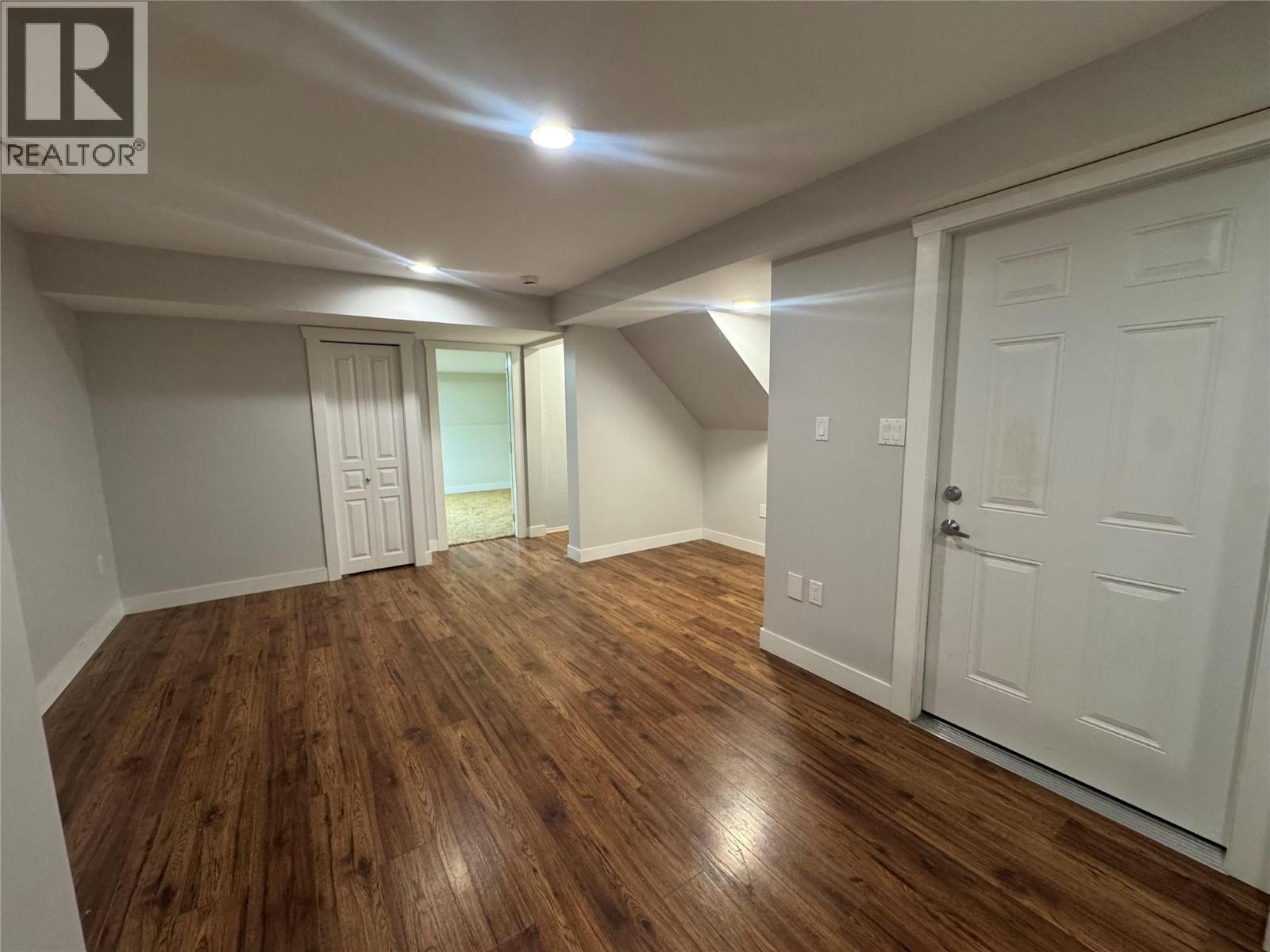 7654 Falconridge Crescent