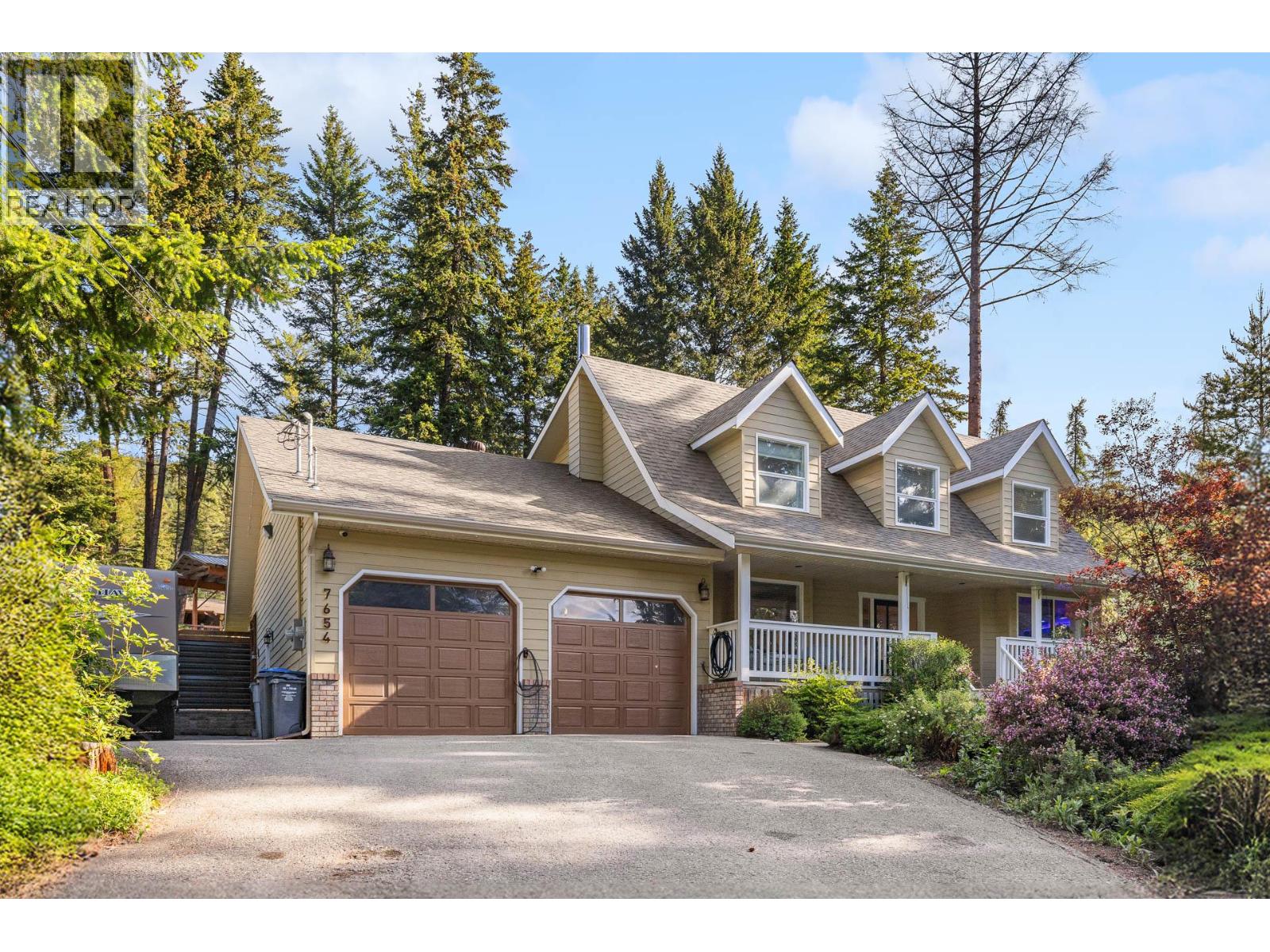 7654 Falconridge Crescent