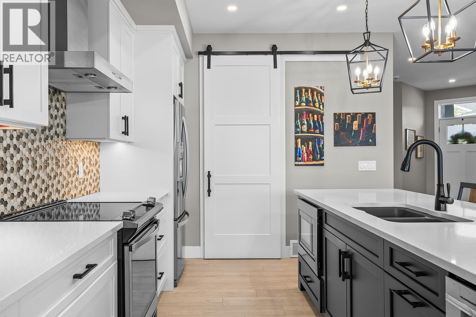 3352 Hawks Crescent