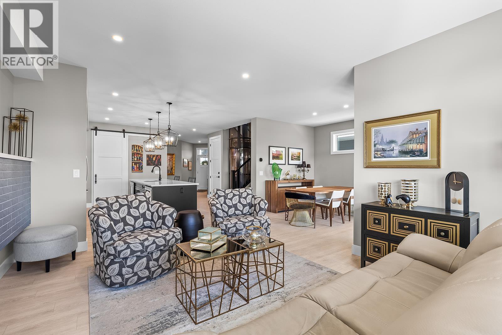 3352 Hawks Crescent