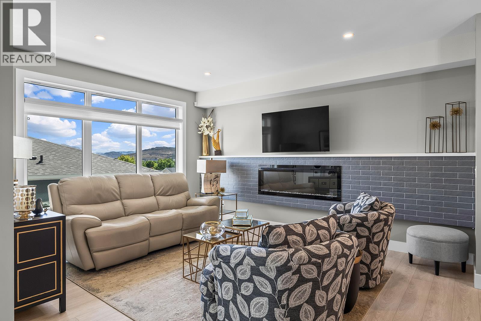 3352 Hawks Crescent