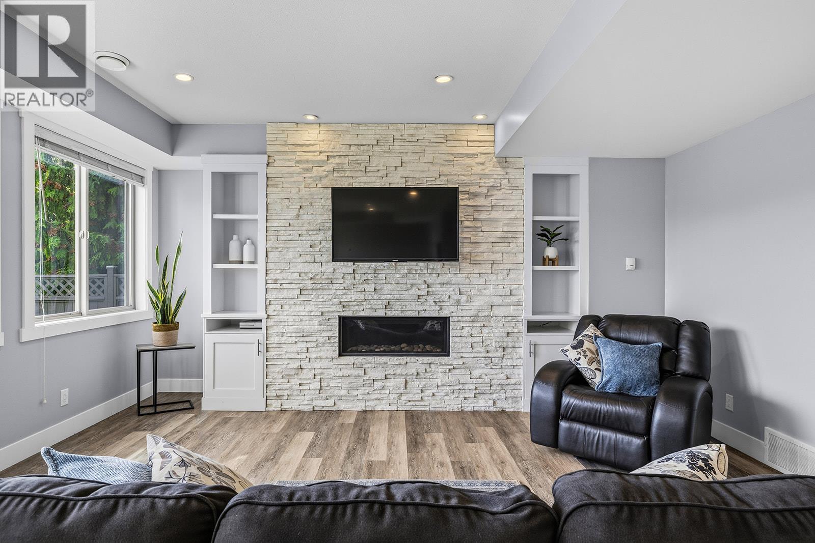 3162 Saddleback Place