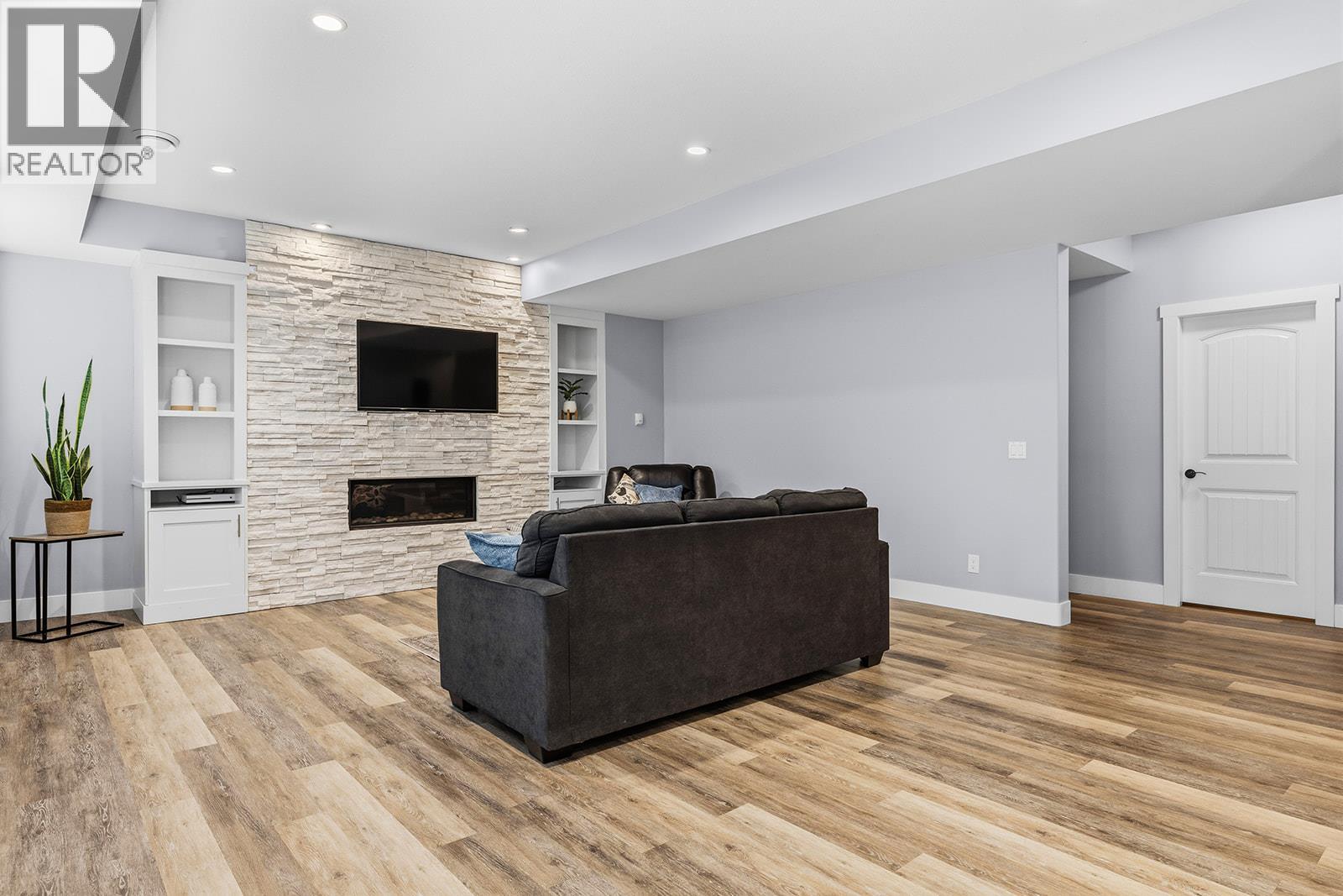 3162 Saddleback Place