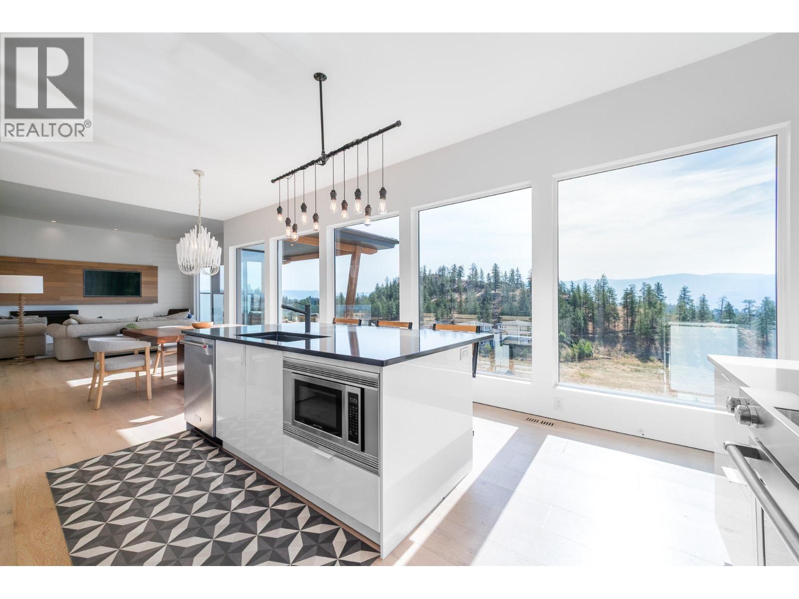 2559 Crown Crest Drive