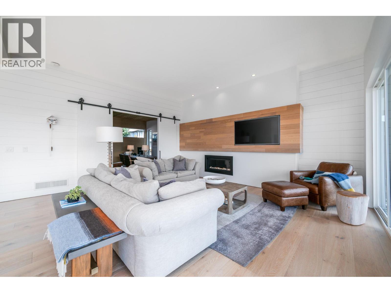 2559 Crown Crest Drive