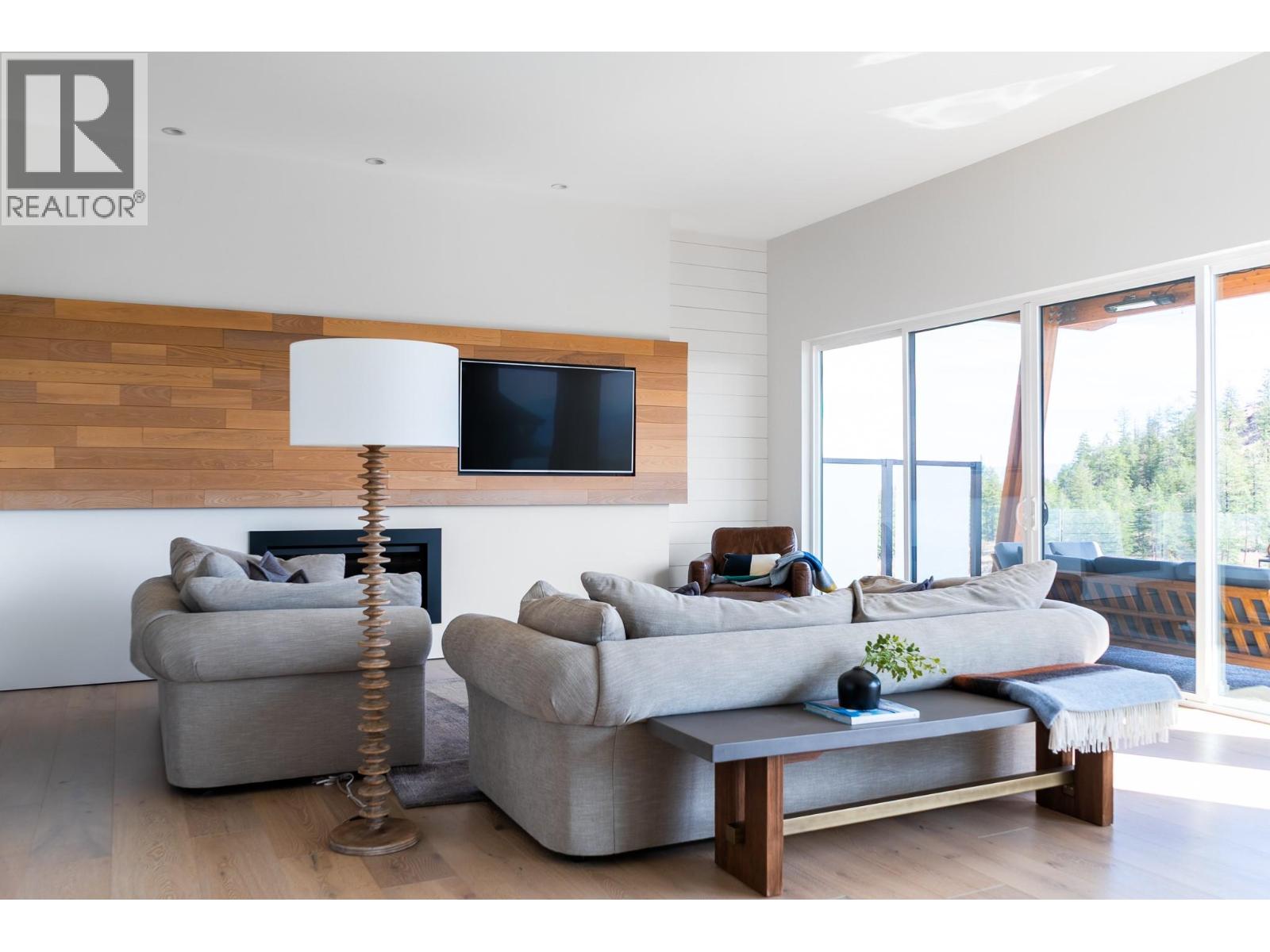 2559 Crown Crest Drive