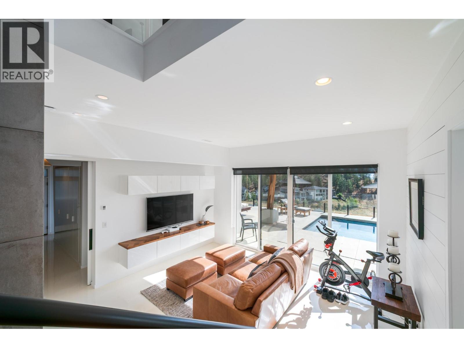 2559 Crown Crest Drive